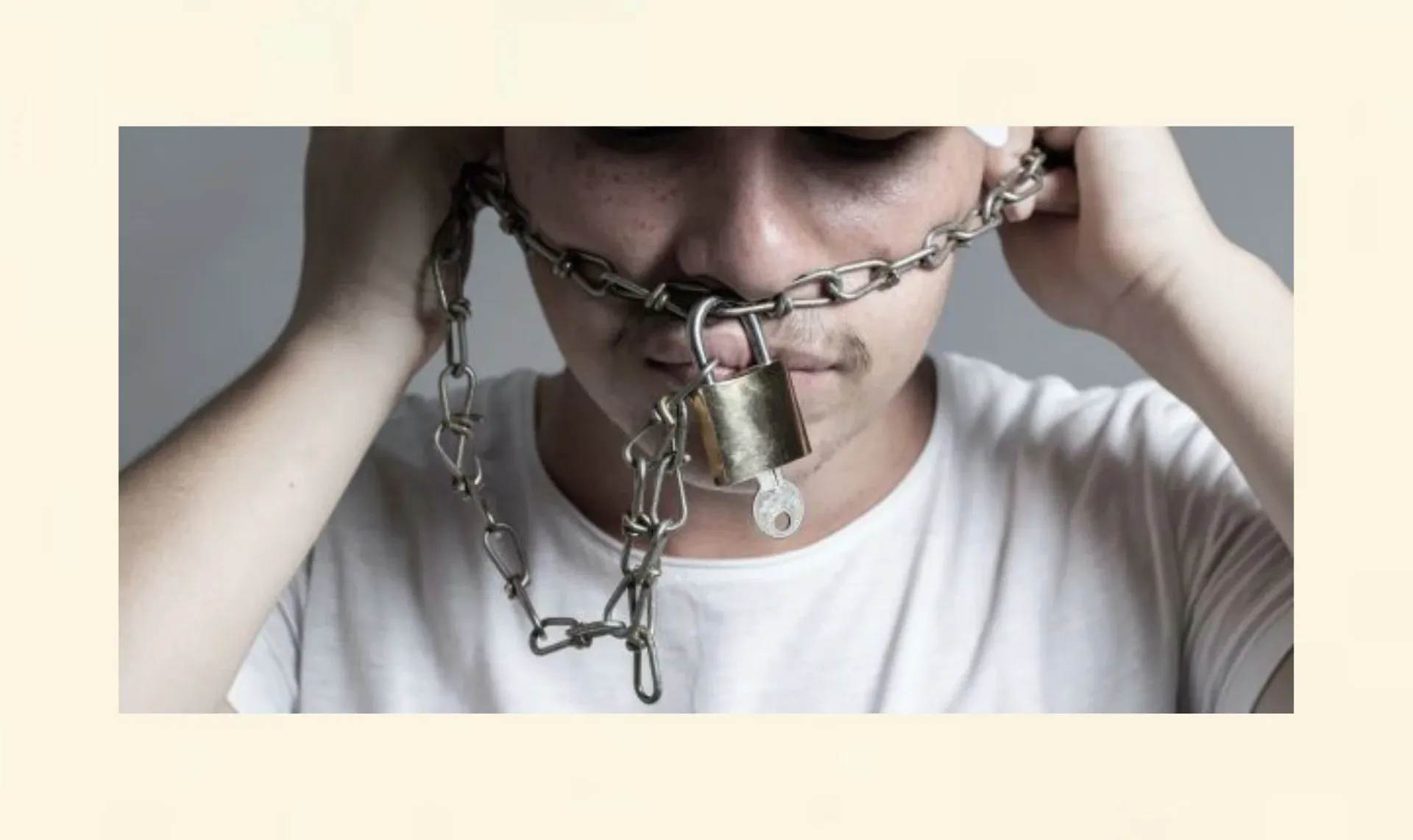 Symbolische Darstellung innerer Blockaden durch unterdrückte Gedanken