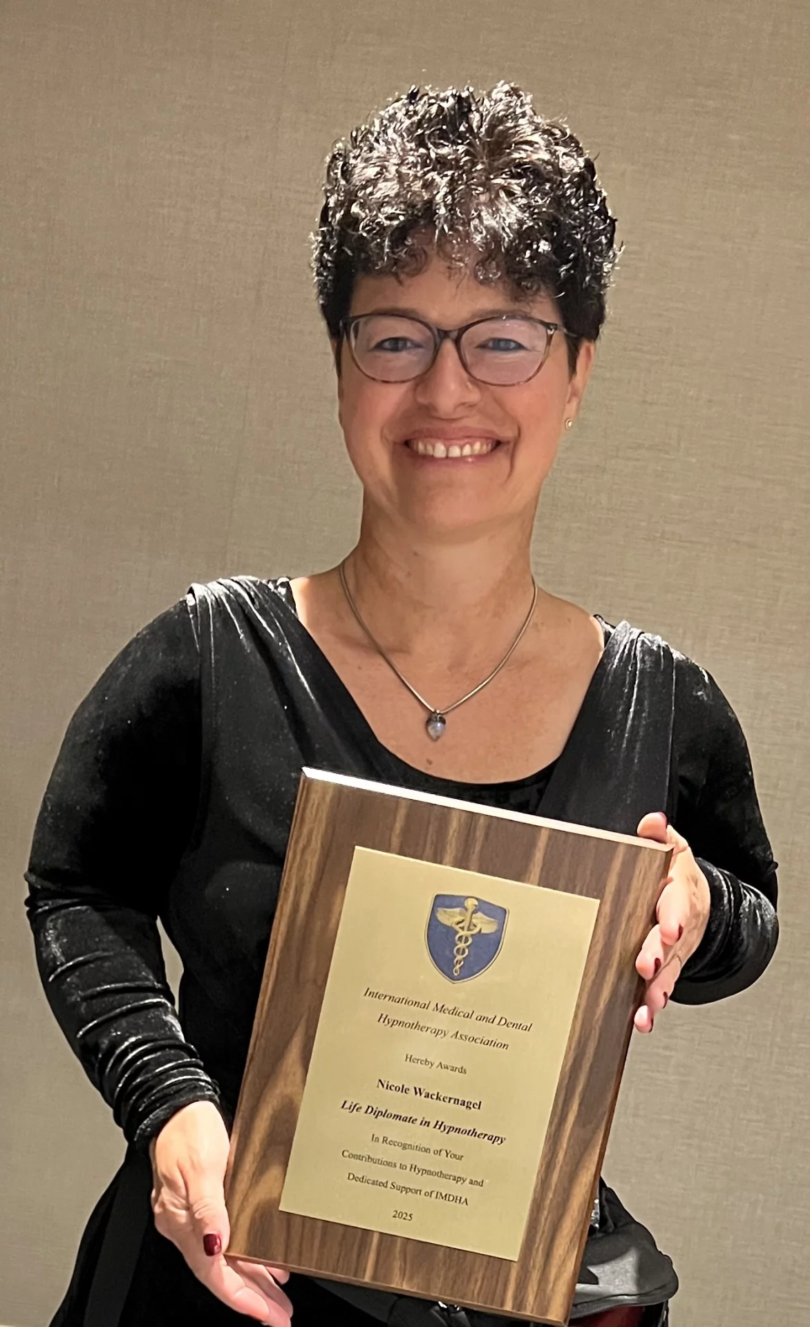 Nicole Wackernagel erhält internationalen Award für medizinische Hypnosetherapie