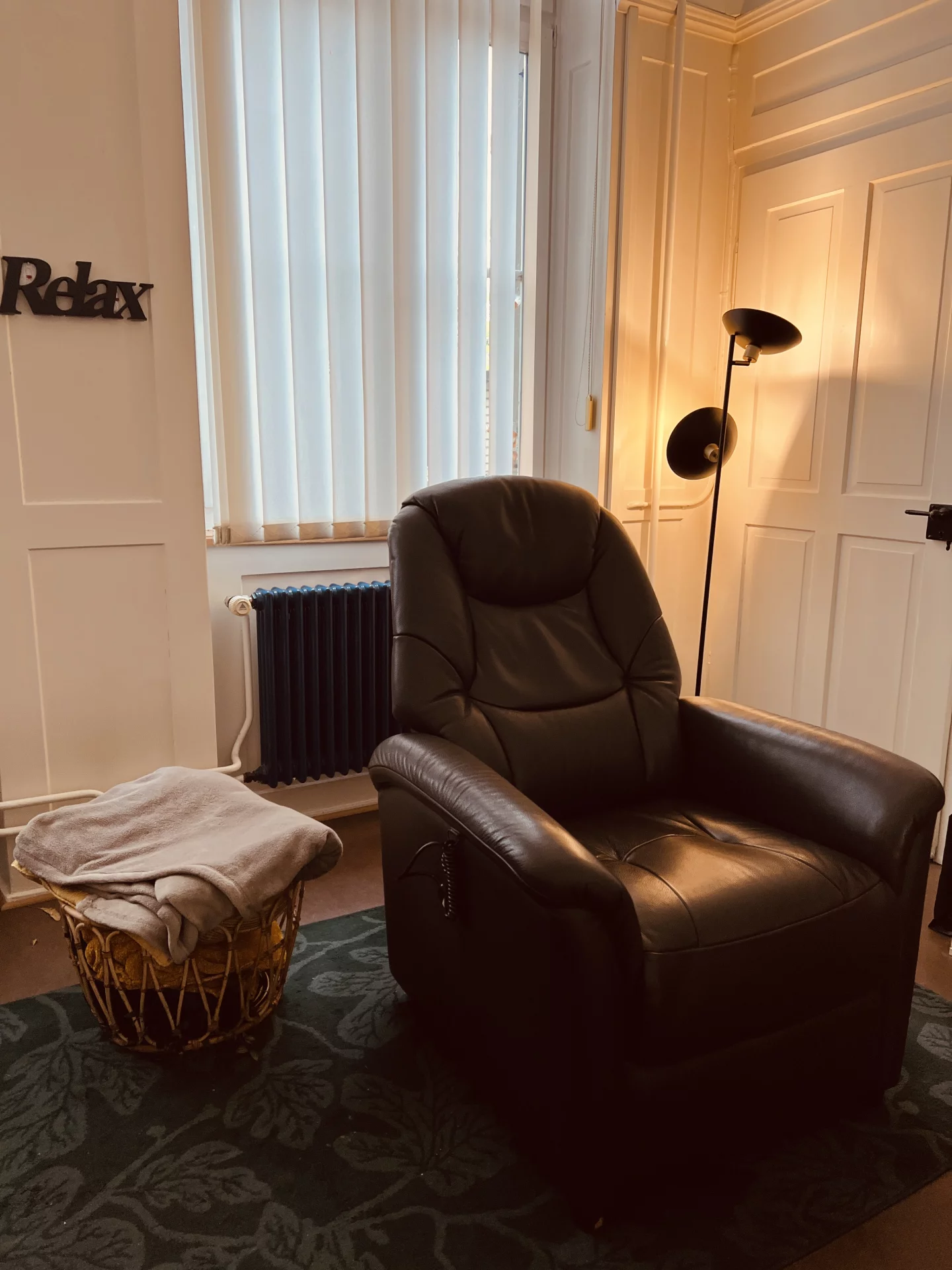 Hypnose Schweiz-Ruhiges Hypnosezimmer im Hypnosecenter Frauenfeld – moderner Behandlungsstuhl für medizinische Hypnose und Hypnosetherapie in der Schweiz