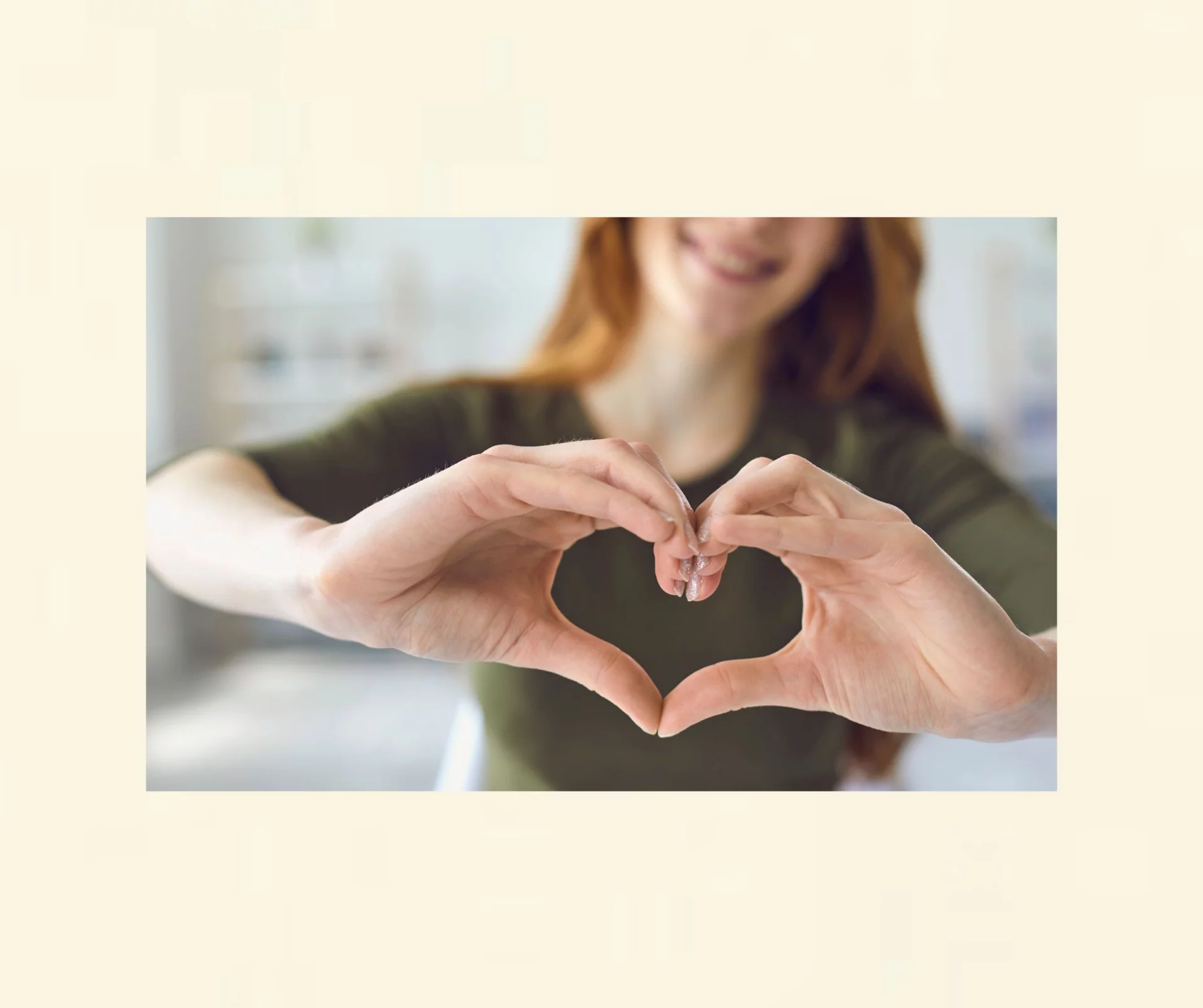 Kinderhypnose unterstützt Kinder dabei, das Nägelkauen zu beenden und innere Gelassenheit zu entwickeln.