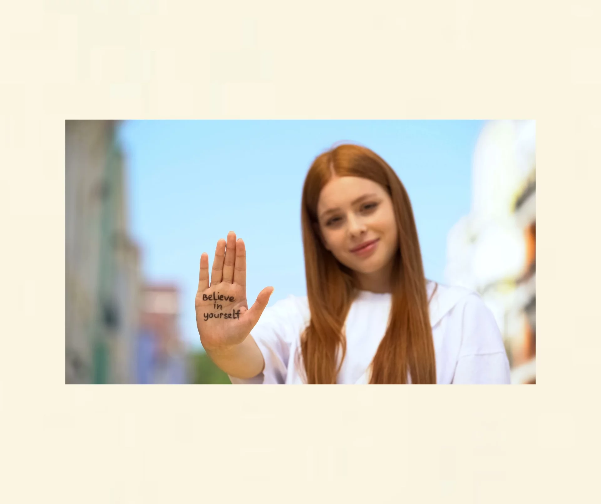 Kinderhypnose unterstützt schüchterne Kinder dabei, Selbstvertrauen und innere Stärke aufzubauen.