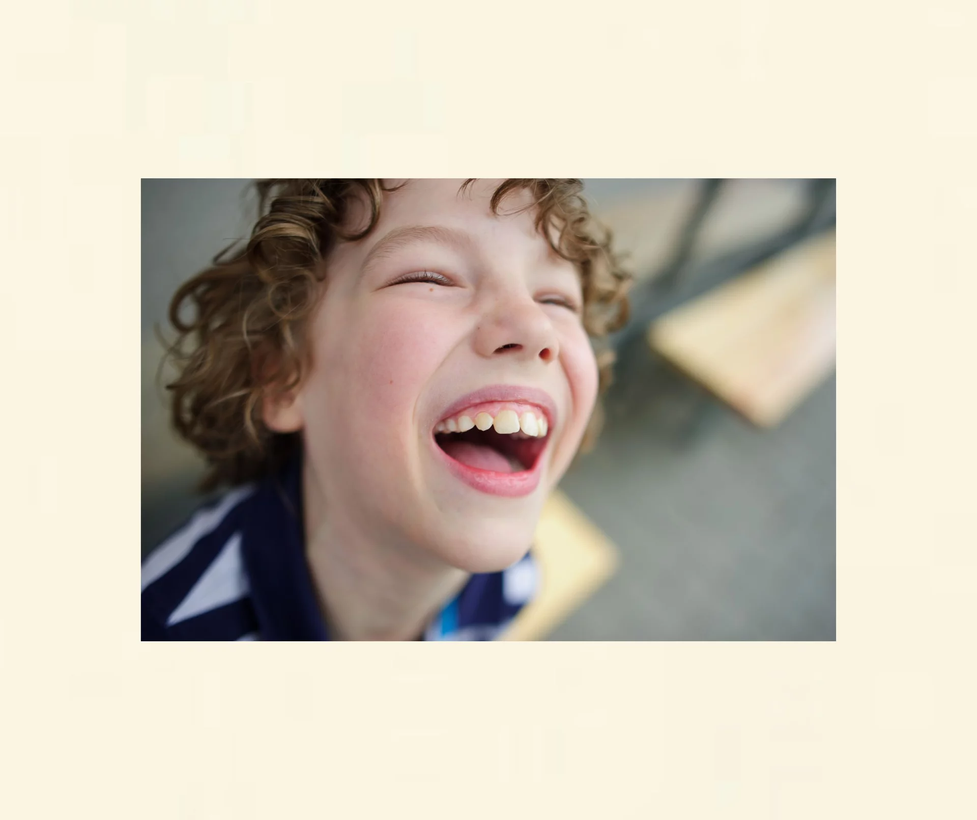 Kinderhypnose hilft Kindern, Stottern zu reduzieren und mehr Sicherheit beim Sprechen zu gewinnen.