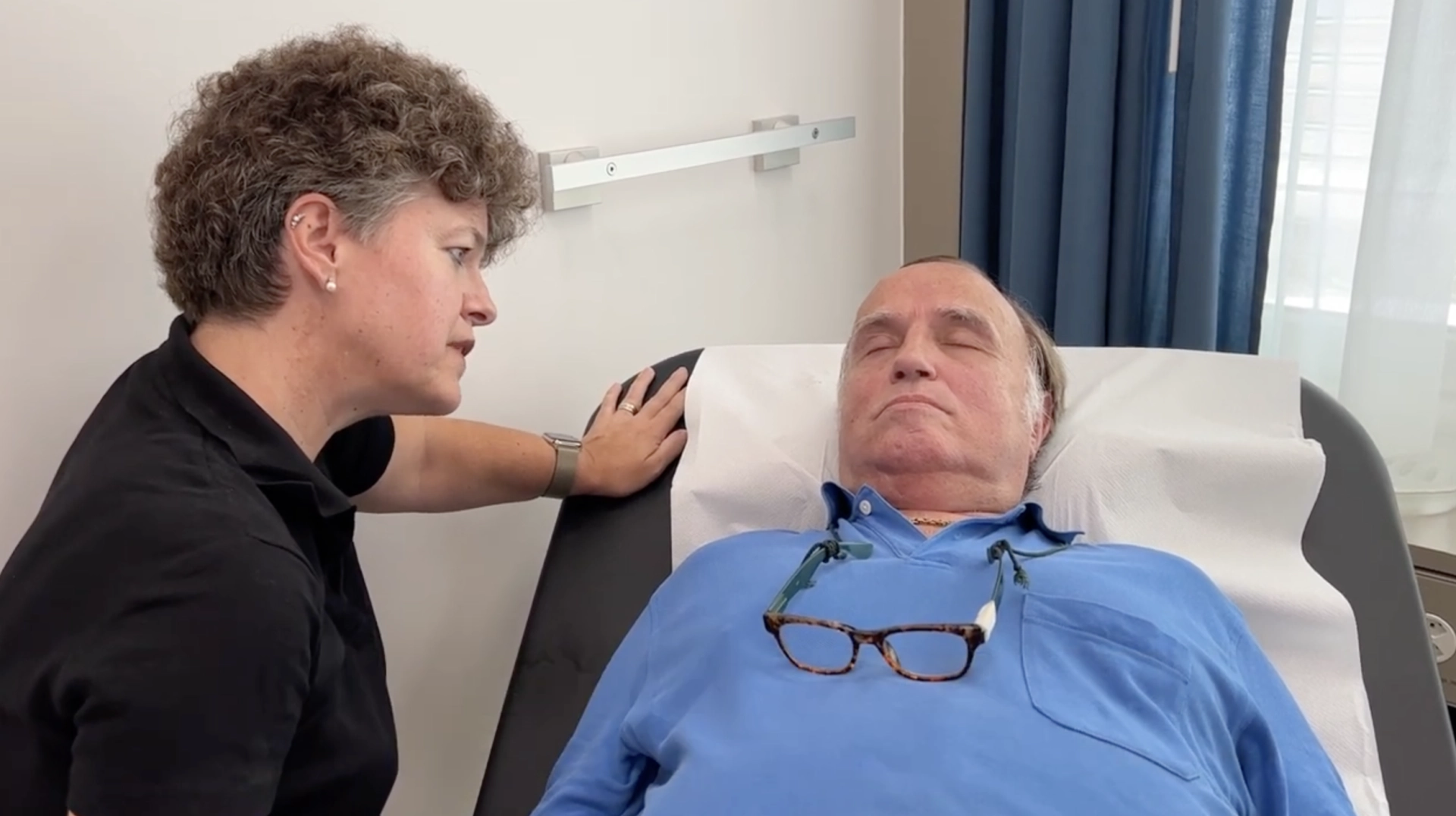 Nicole Wackernagel führt im Spital eine medizinische Hypnose durch – therapeutische Anwendung der Hypnosetherapie bei Vita Libera Frauenfeld