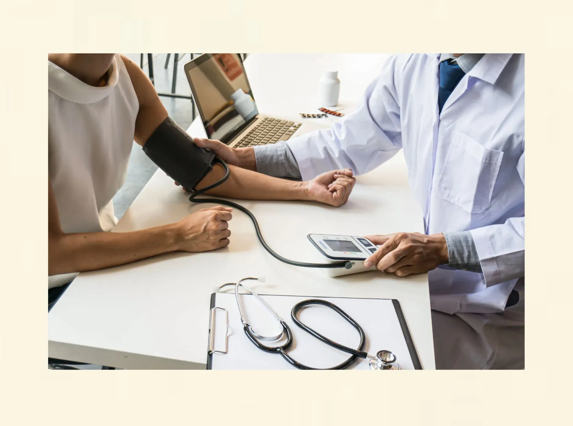 Patient lässt chronische Schmerzen medizinisch abklären