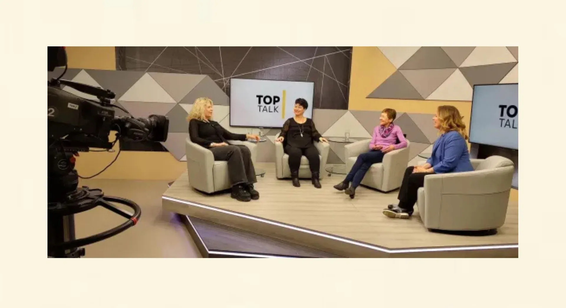 Nicole Wackernagel im TV-Studio nach der Begleitung einer Operation mit medizinischer Hypnose und Schmerzkontrolle ohne Anästhesie